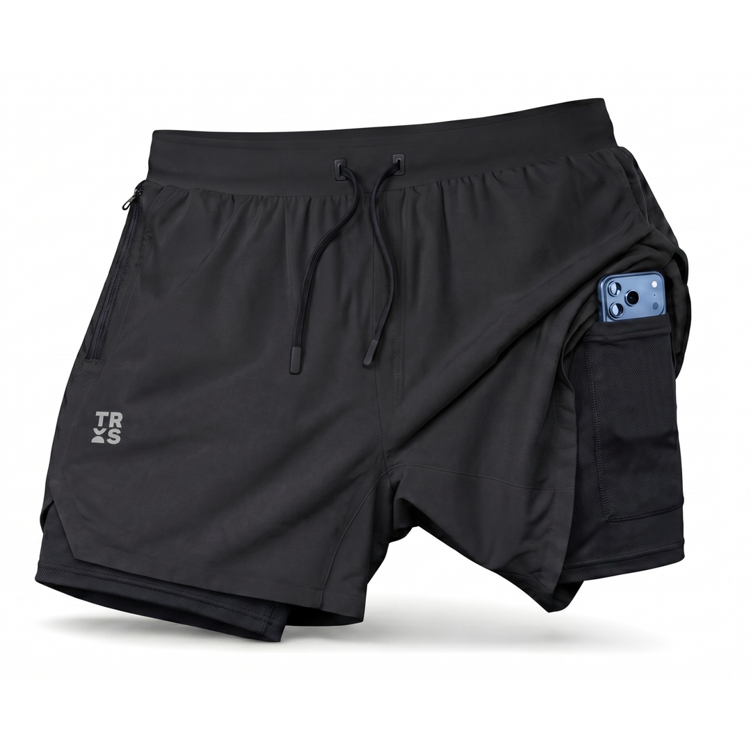 TROS Resilience PDP 2026-05 · Short Resilience - Negro Calza Negra · 03 · 03 flat lay detail / phone / toallero