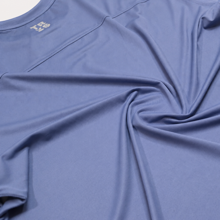 TROS Resilience PDP 2026-05 · Polera Resilience - Slate · 06 · 06 fabric detail