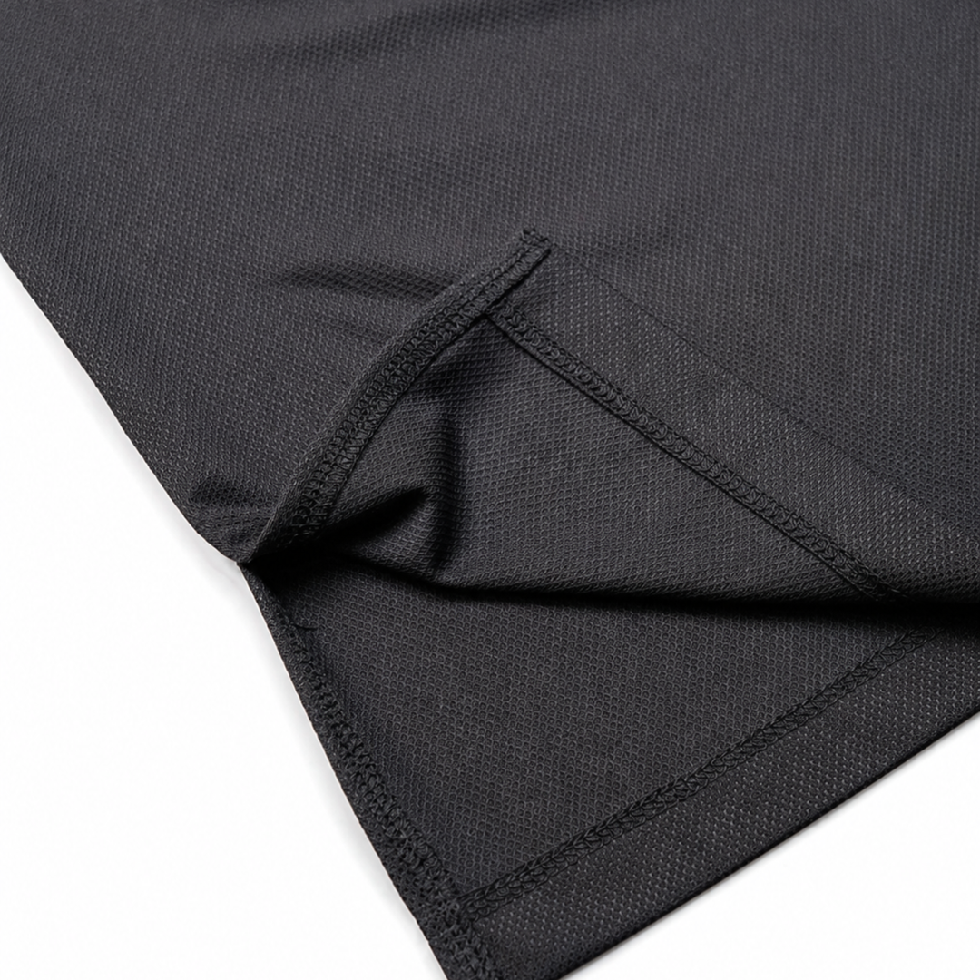 TROS Resilience PDP 2026-05 · Polera Resilience - Negra · 05 · 05 hem/stitch detail