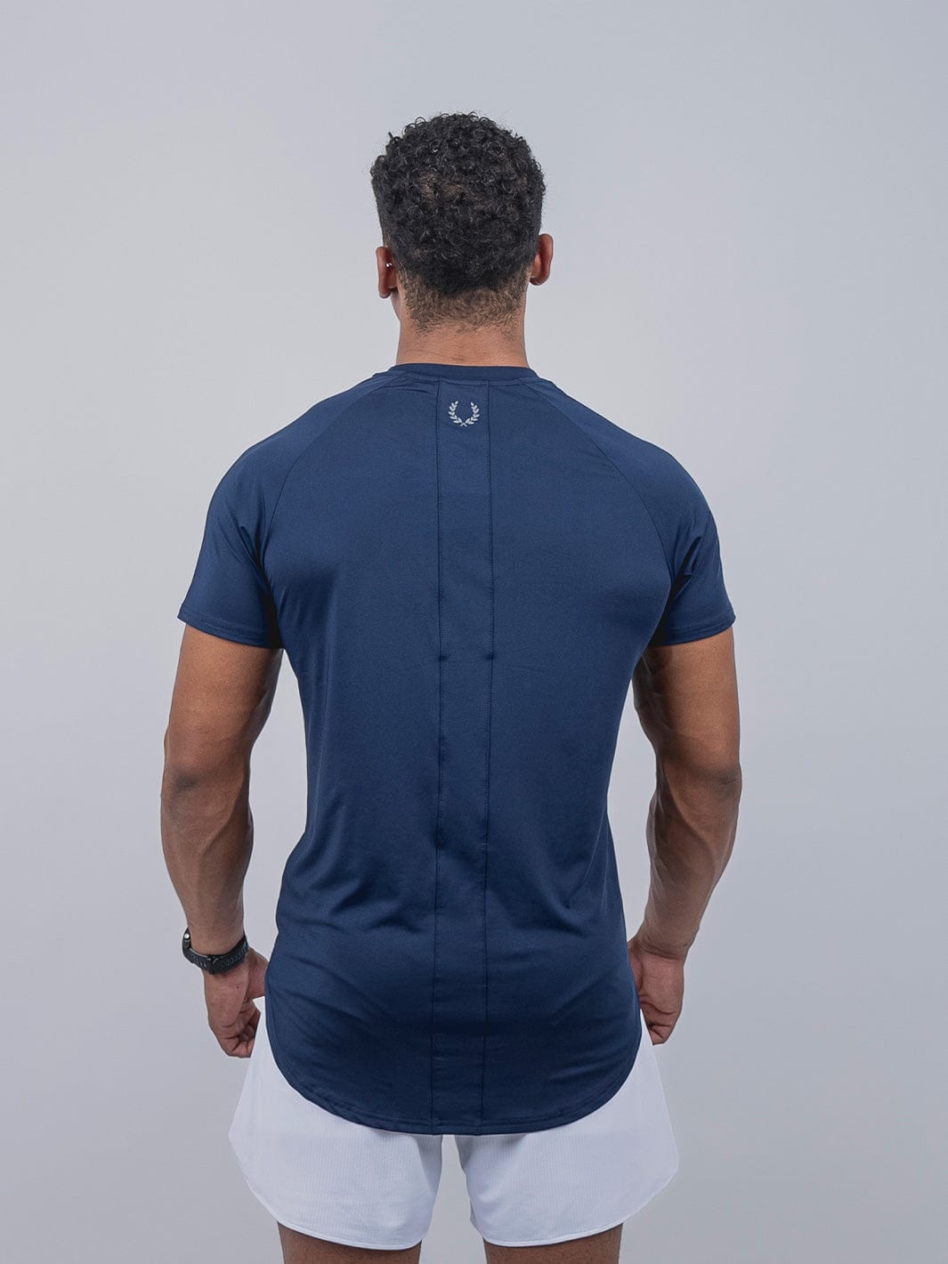 Trail Polera, Colección Trail, Polera manga corta, 84% Poliéster, 16% Spandex, Ropa deportiva, Estilo de vida activo, Calidad, Diseño moderno, Muscle-fit cut, Azul, Negro.