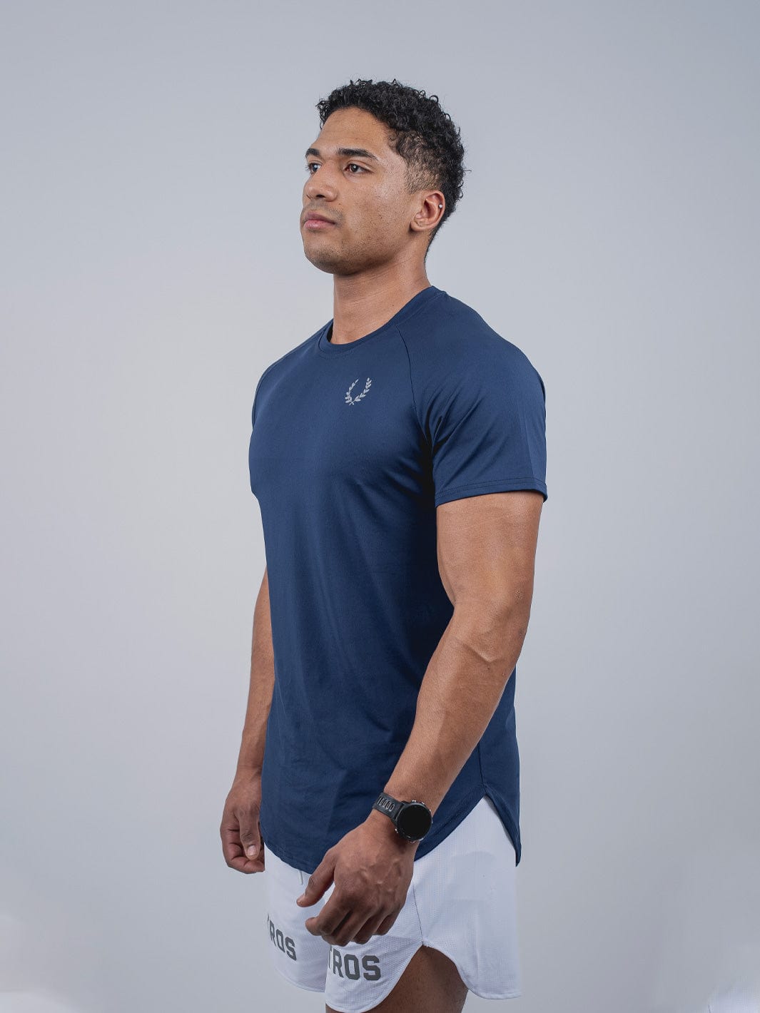 Trail Polera, Colección Trail, Polera manga corta, 84% Poliéster, 16% Spandex, Ropa deportiva, Estilo de vida activo, Calidad, Diseño moderno, Muscle-fit cut, Azul, Negro.