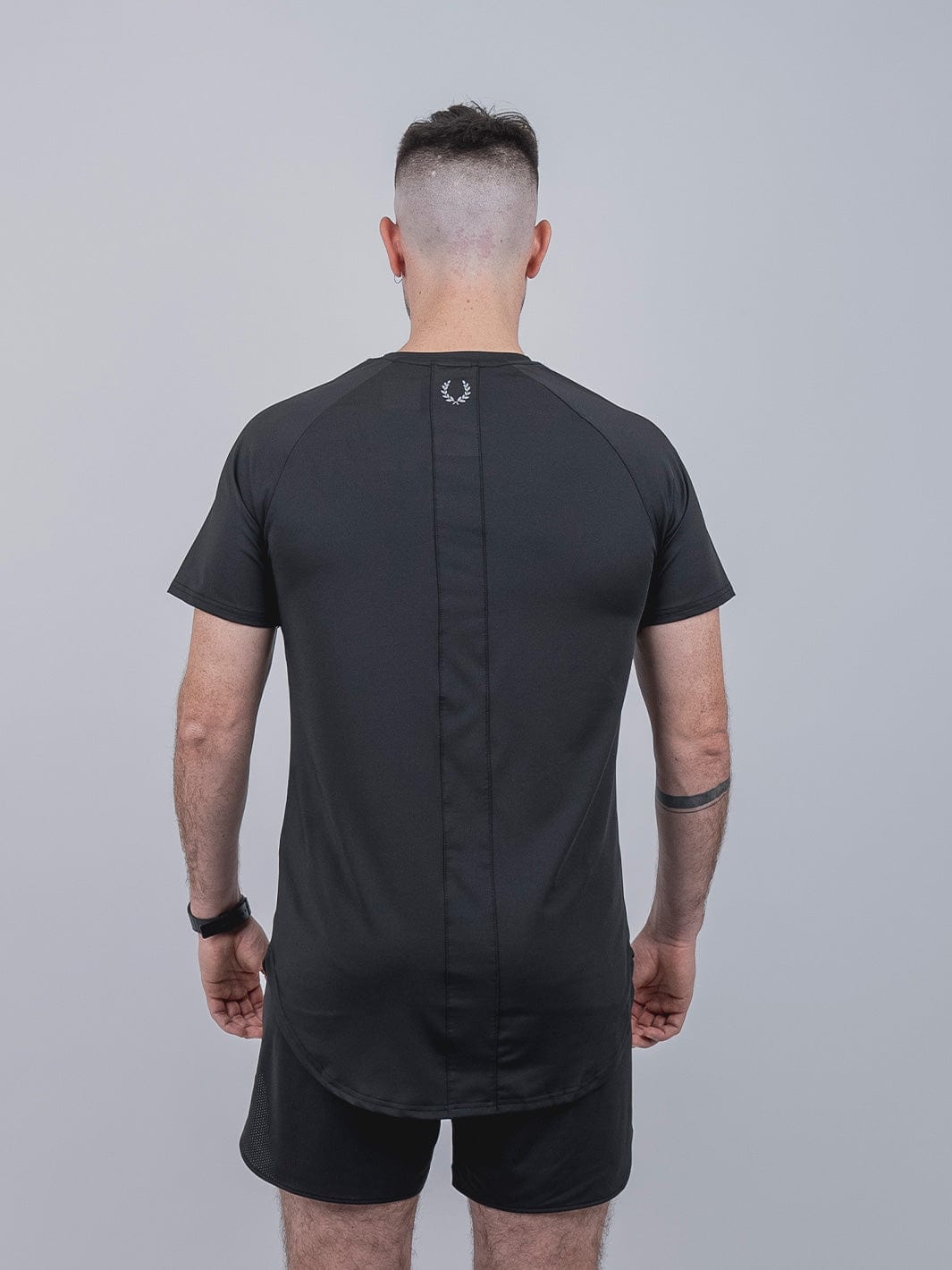 Trail Polera, Colección Trail, Polera manga corta, 84% Poliéster, 16% Spandex, Ropa deportiva, Estilo de vida activo, Calidad, Diseño moderno, Muscle-fit cut, Azul, Negro.