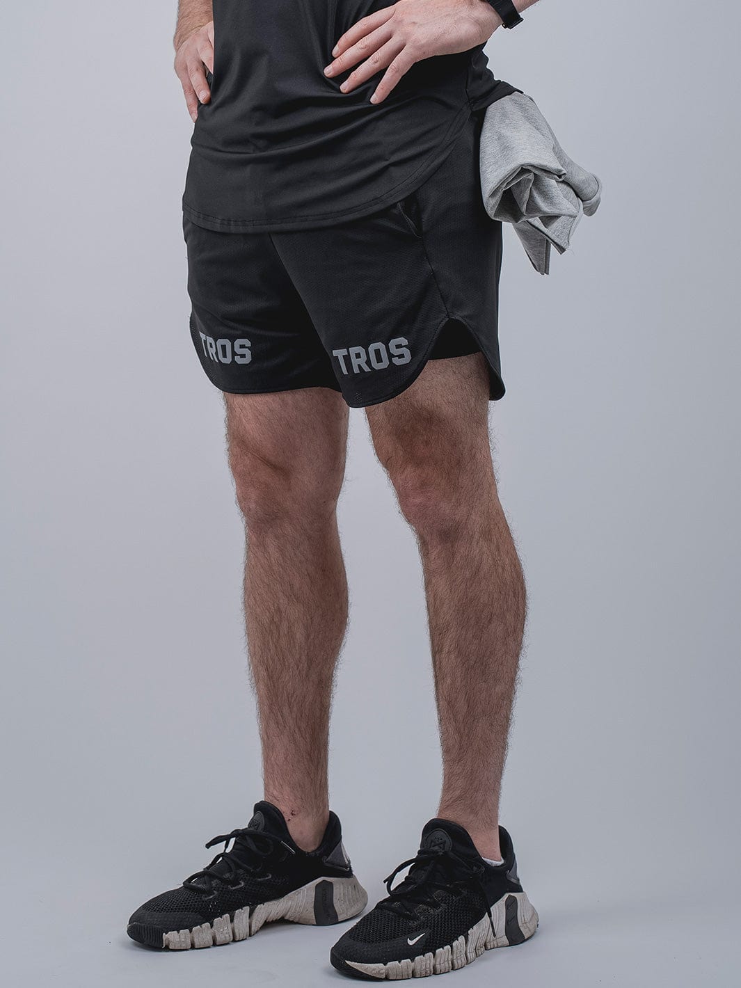 Rise Short, Colección Rise, 60% Poliéster, 30% Algodón, 10% Spandex, Shorts deportivos, Estilo de vida activo, Calidad, Diseño multifuncional, Blanco, Negro, Calza interior, Porta celular, Bolsillos con cierre, Porta toalla.