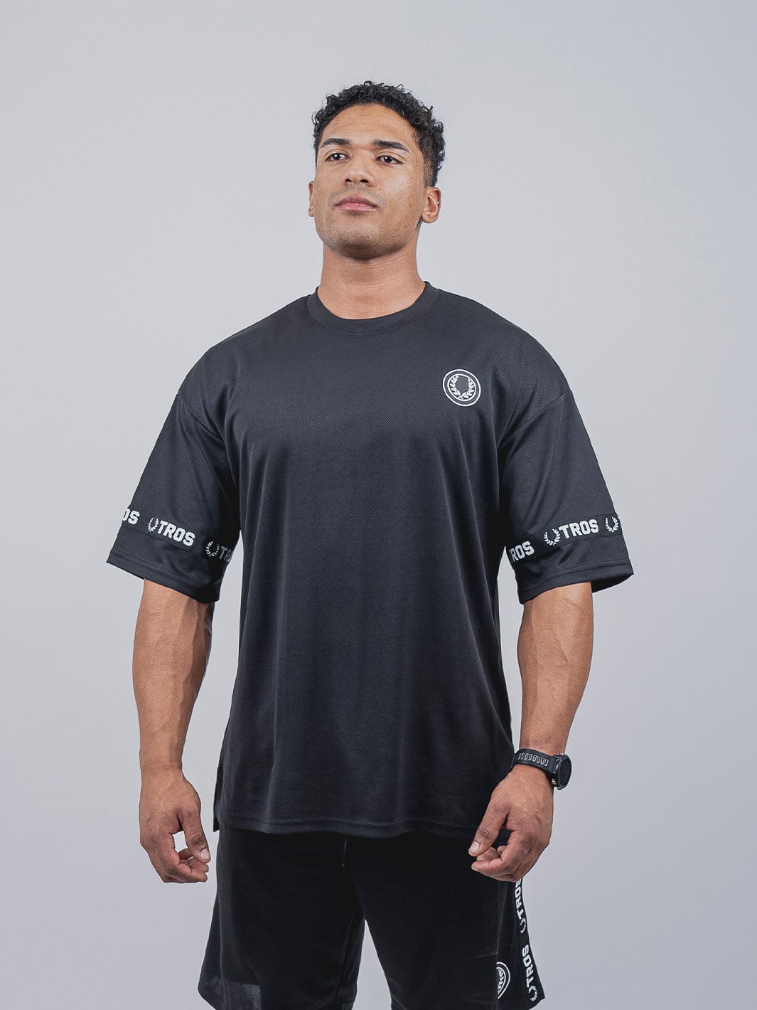  Slamdunk Spirit, Polera Onyx, Colección SlamDunk Spirit, Polera Oversized, Manga Corta, 95% Poliéster, 5% Spandex, Ropa deportiva, Estilo de vida activo, Calidad, Diseño moderno, Inspiración en el basketball.